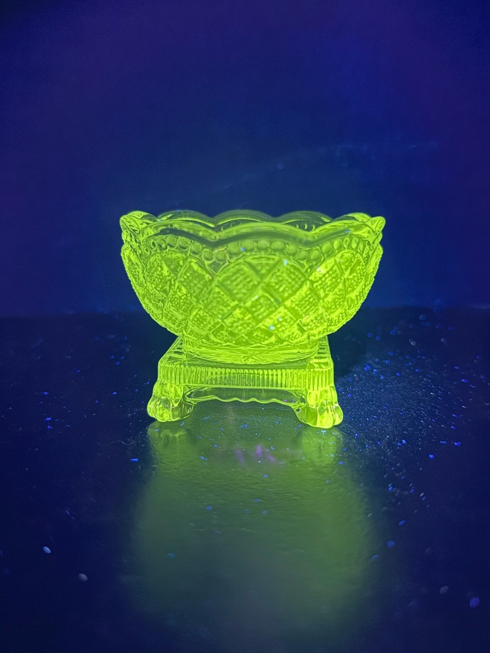 Vintage UV Reactive Avon Fostoria Footed Diamond Pressed Glass Salt Pinch Bowl